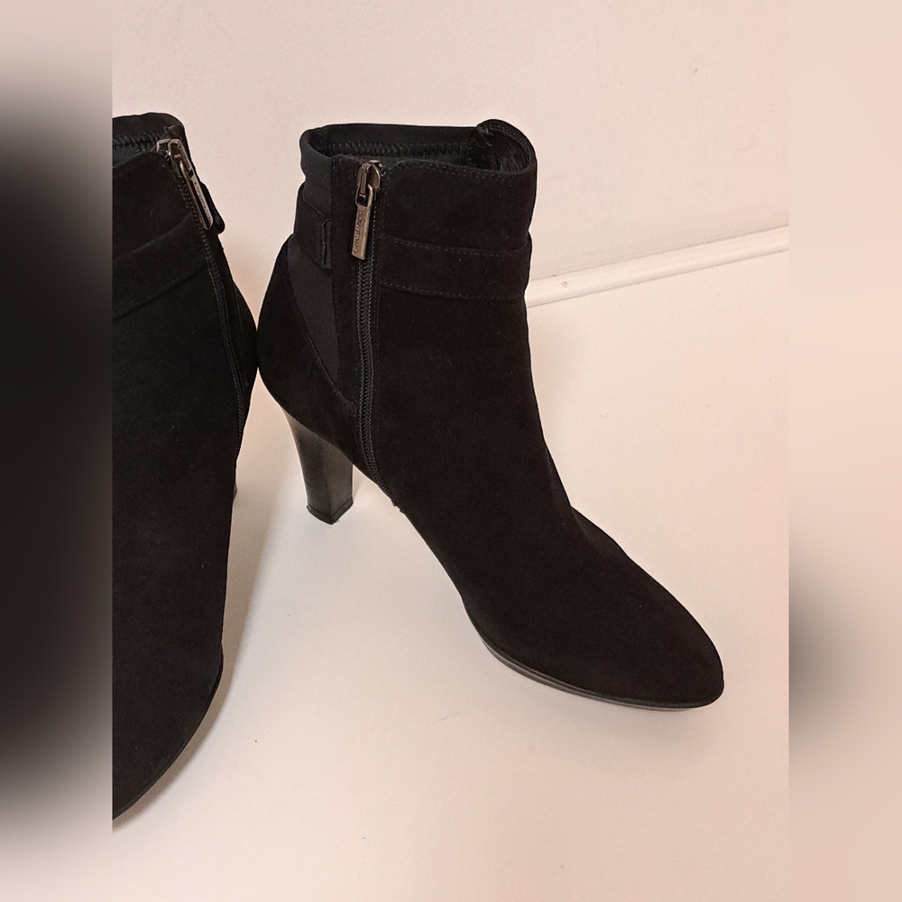 Aquatalia Dorotea Black Suede Waterproof Ankle Bootie Misses Size 8 - Picture 5 of 10